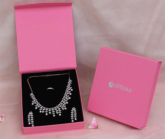 Flap Magnetic Necklace Box – Pink